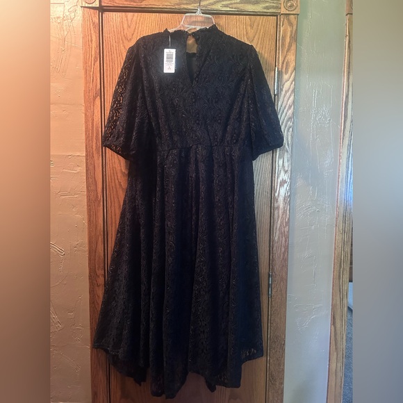NWT Torrid 1X tea length flocked lace sharkbite hem dress black - Picture 7 of 7